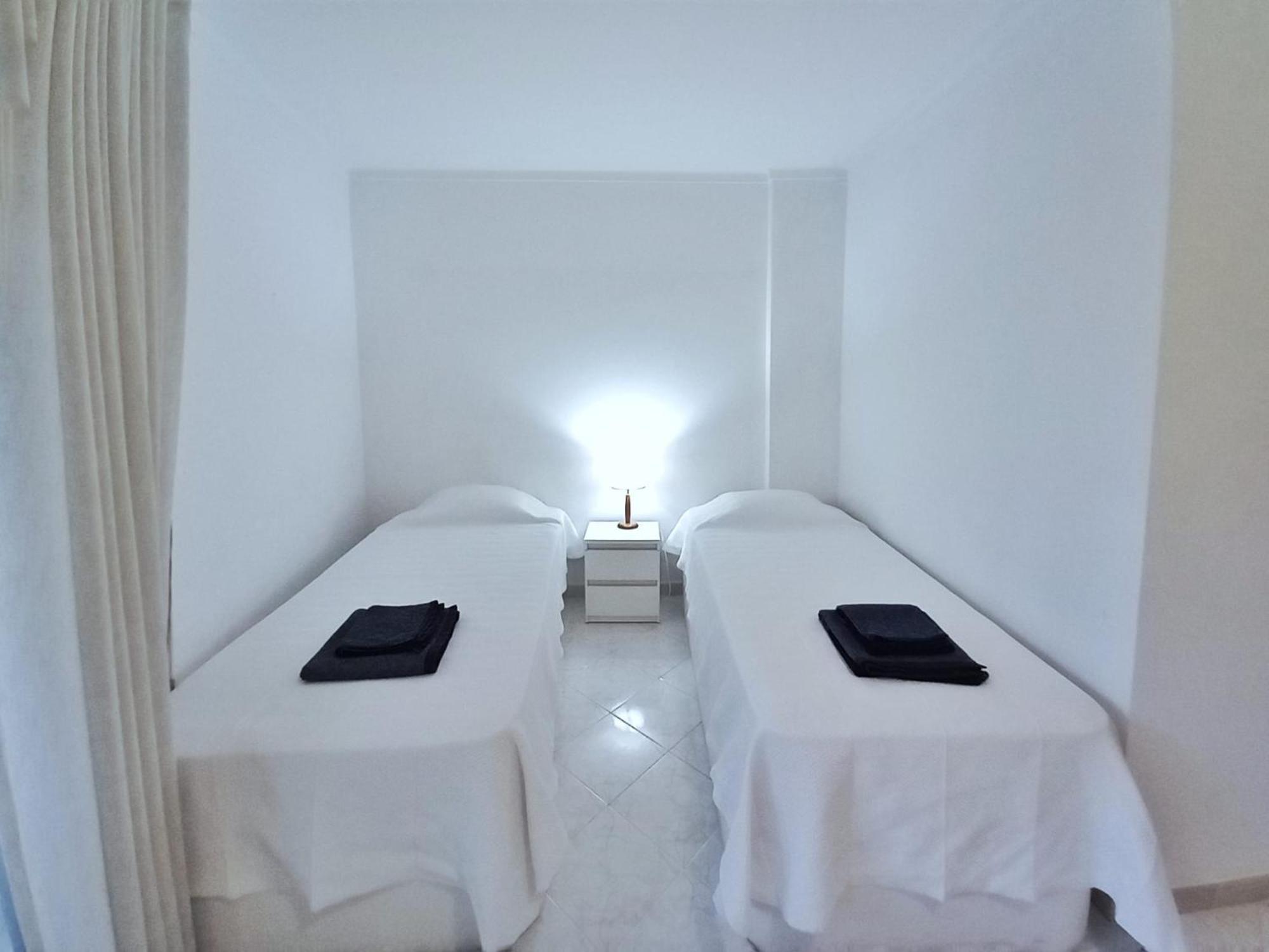 Apartment Beachfront Flat With Pool Quarteira
