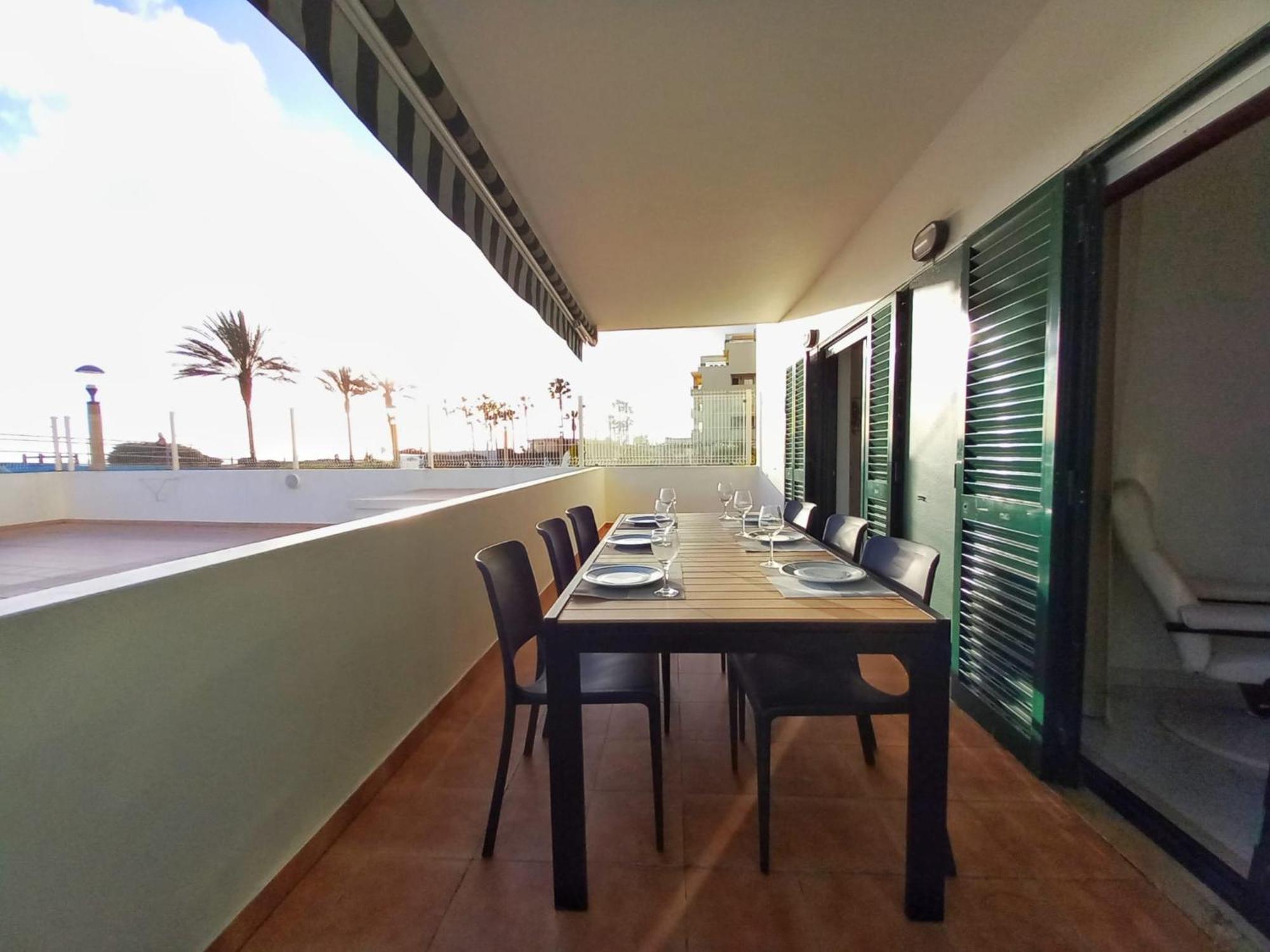 Apartment Beachfront Flat With Pool *