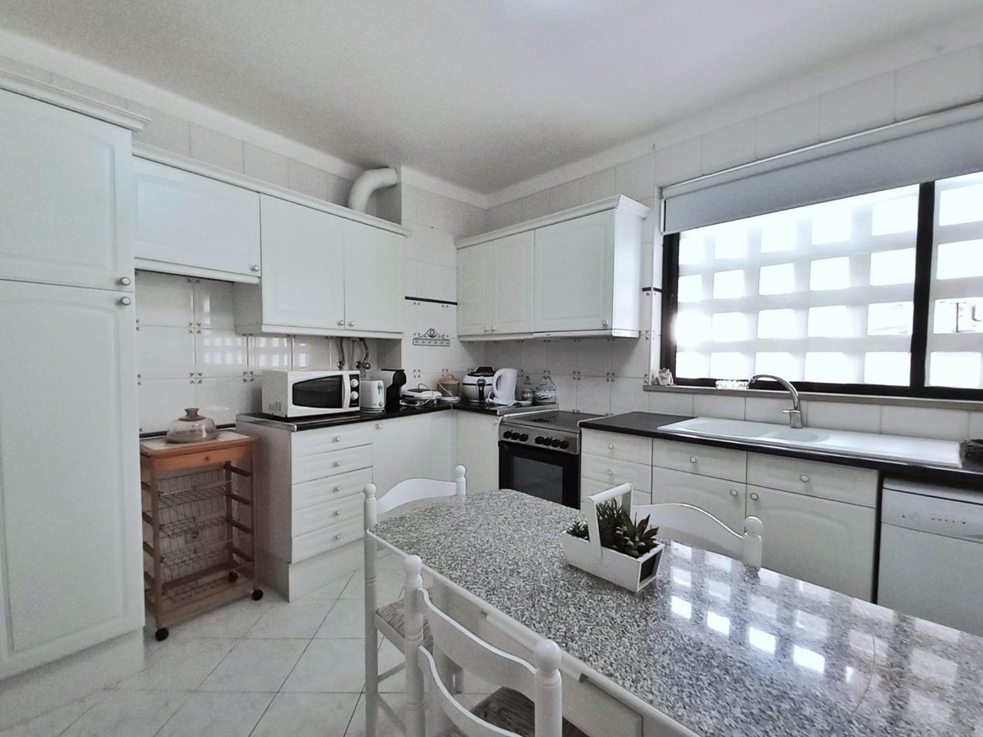 Apartment Beachfront Flat With Pool *